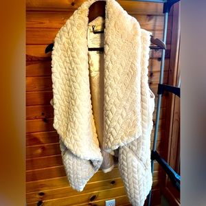 Jou Jou gorgeous cream Faux fur vest Size L